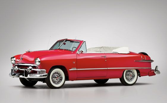 1951 Ford Custom Deluxe Convertible - such a cute car. #vintage #1950s #cars