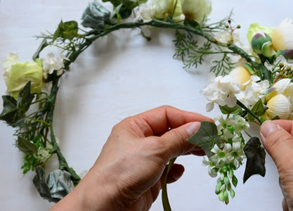 現代の髪型 綺麗な花 かん むり 作り方 生花