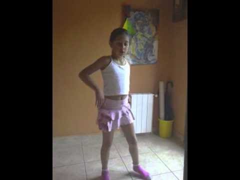 Nina Dancando - Meninas dançando até o chão. - YouTube ...