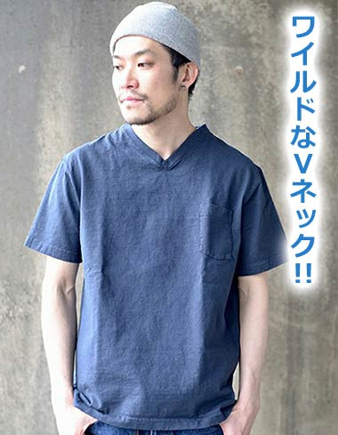 トップ Vネックtシャツ メンズ 着こなし 人気のヘアスタイル