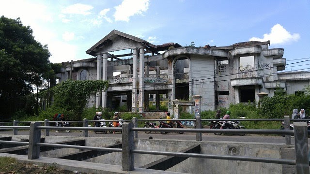 Terbaru 16 Foto Rumah Hantu Darmo Sebelum Terbakar Bari 