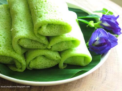 Nasi Lemak Lover: Kuih Ketayap (Crepe with sweet coconut 