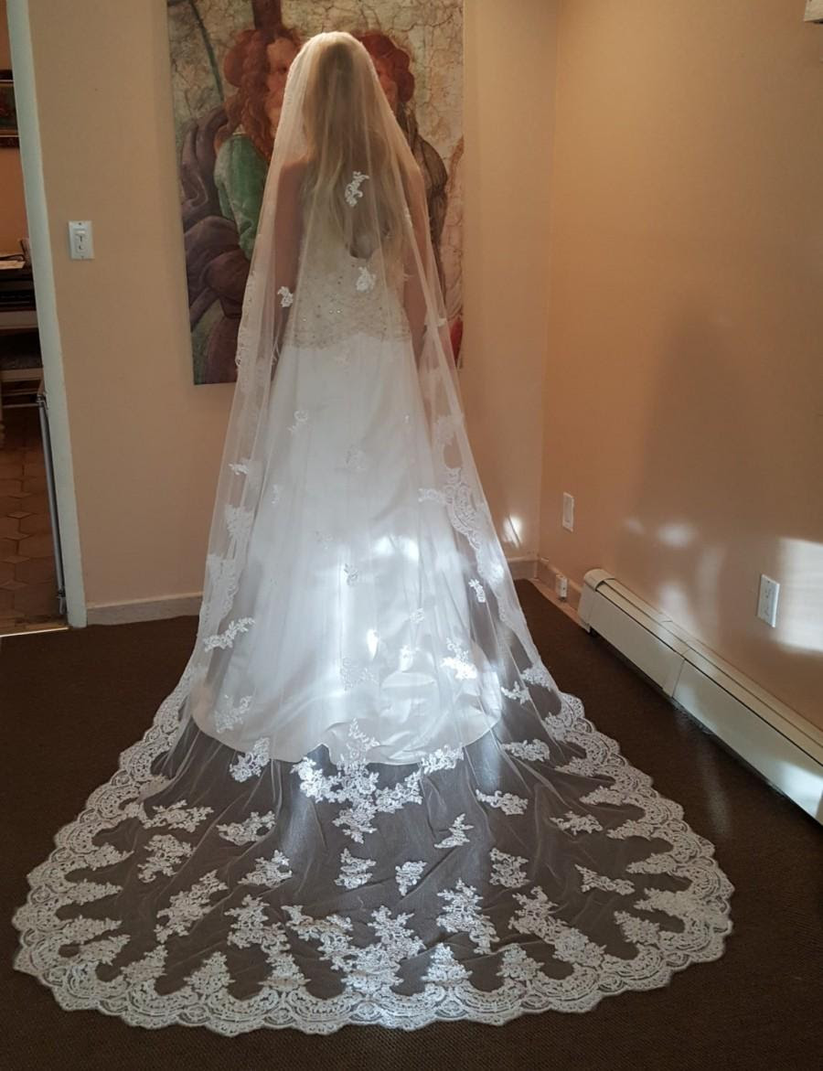 In unserer kategorie für trends findet ihr alles für eure geplante vintage hochzeit: Vintage Style Lace Cathedral Veil White Or Light Ivory 2480797 Weddbook