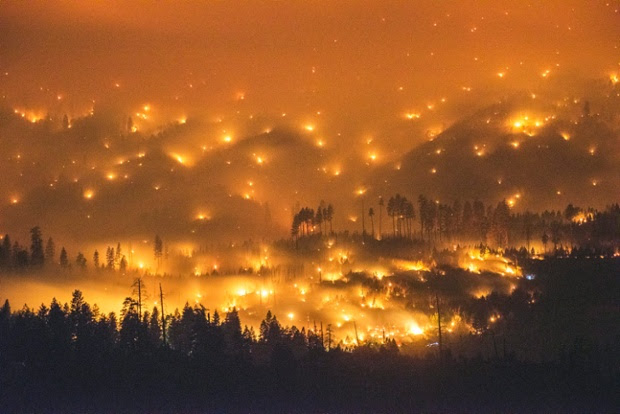 A long exposure image shows the El Portal Fire burning near Yosemite National Park, California, USA, late 27 July 2014. On the morning of 28 July, the fire had burned over 2,500 acres (1,011 hectares) and was just 5% contained. More than 400 firefighters and several helicopters are battling the flames near Yosemite.