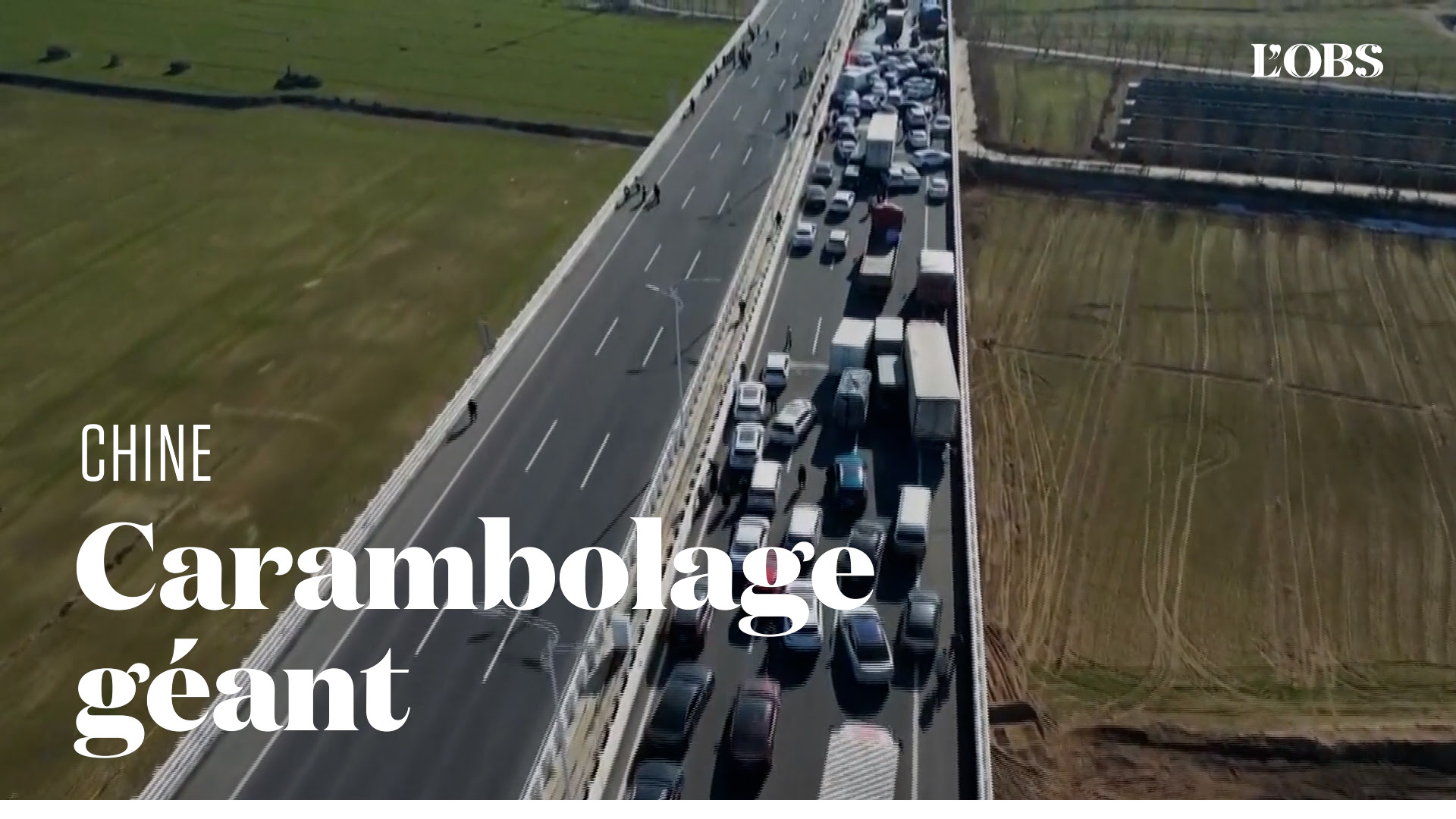 Un carambolage géant sur un pont en Chine filmé du ciel