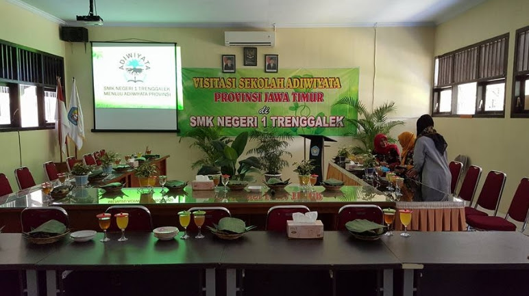 Sekolah Adiwiyata Provinsi Jawa Timur - Perokok p