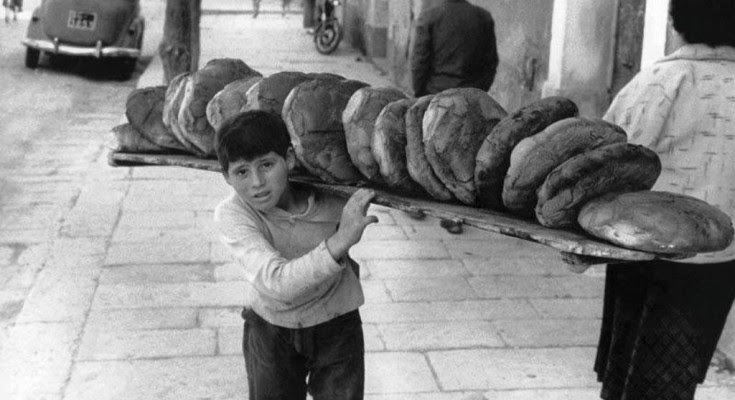 Αποτέλεσμα εικόνας για παλιες φωτογραφίες οικογένειας που τρωνε