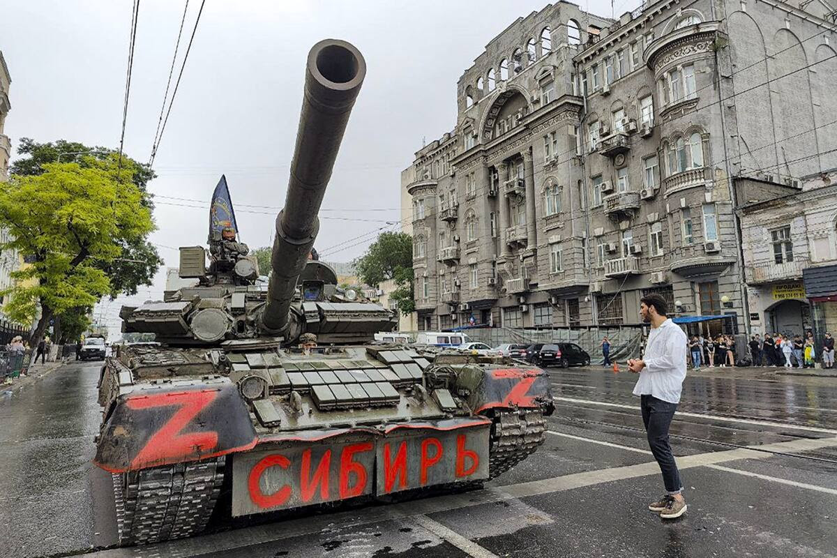 One long Wagner tank in Moscow.