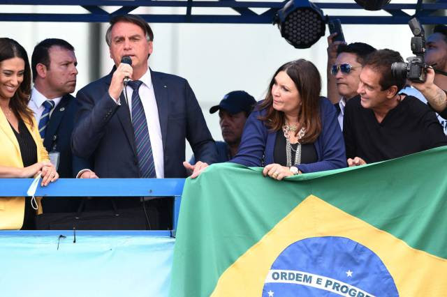 Bolsonaro se filia a um dos partidos que prometia combater