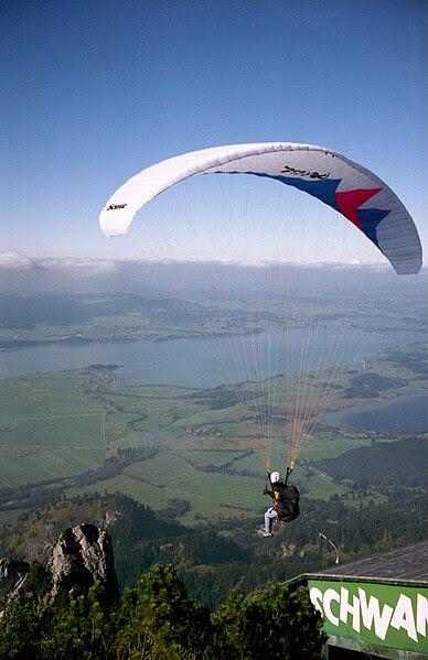 File:TegelbergParaglider gobeirne.jpg