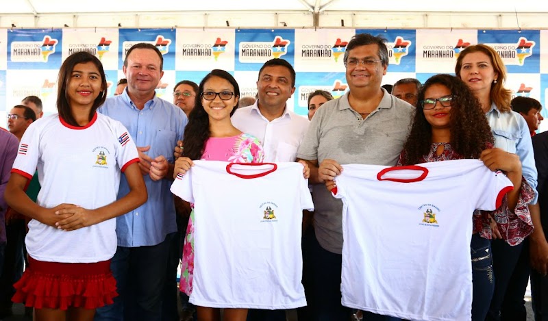 Governo inicia entrega de uniformes para alunos da rede pública de ensino