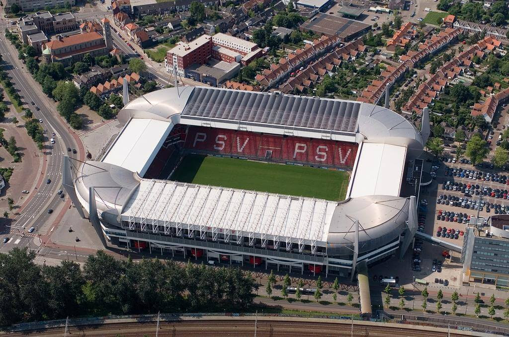 El psv aguantó como pudo hasta el descanso y, al inicio de la segunda parte, marcó por mediación del galés nick deacy. Philips Stadion 10 Tipps Fur Besucher Des Stadions Von Psv Eindhoven Europapokal De
