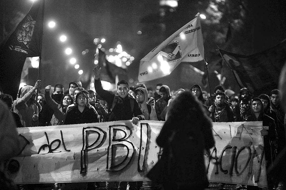 Movilización de gremios de la enseñanza, ayer, en Avenida del Libertador. Foto: Federico Gutiérrez