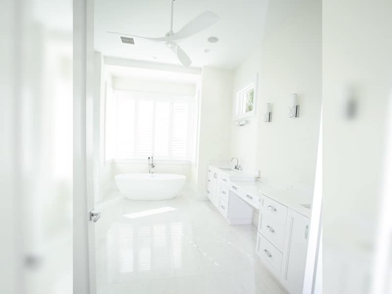 Painting Bathroom Ceilings To Prevent Mold / 10 Best Paint