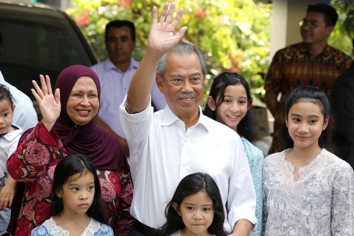 Malaysia's former deputy premier, ismail sabri yaakob, has emerged as a leading candidate to be the country's next prime minister ahead of a wednesday afternoon deadline set by the king for. Malaysia S King Appoints Muhyiddin Yassin As New Pm Chinadaily Com Cn