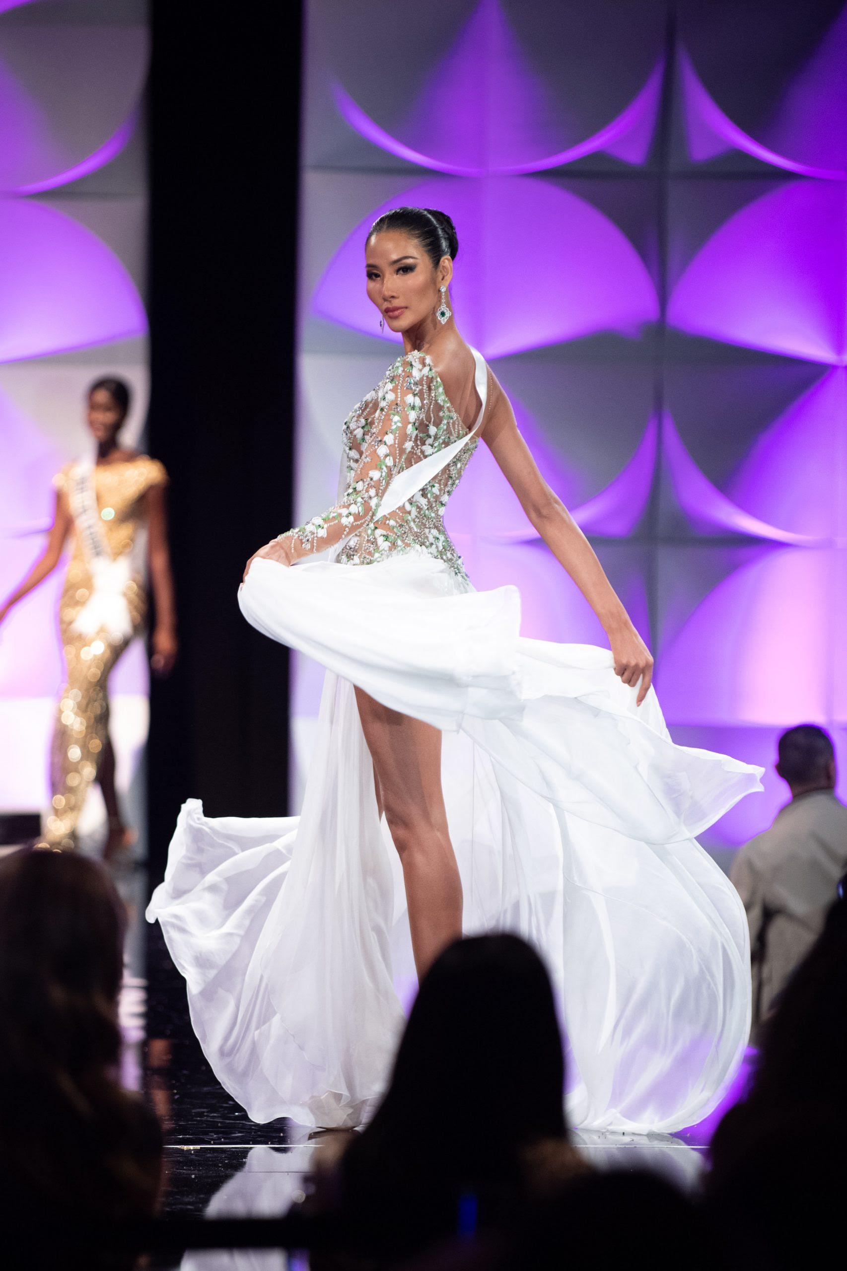Miss universe 2011 pageant crowns miss angola leila lopes sumber : Miss Universe Preliminary Competition Evening Gown Talking With Tami