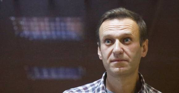 De mishandeling van Navalny, een legeroefening: wat bezielt het Kremlin?