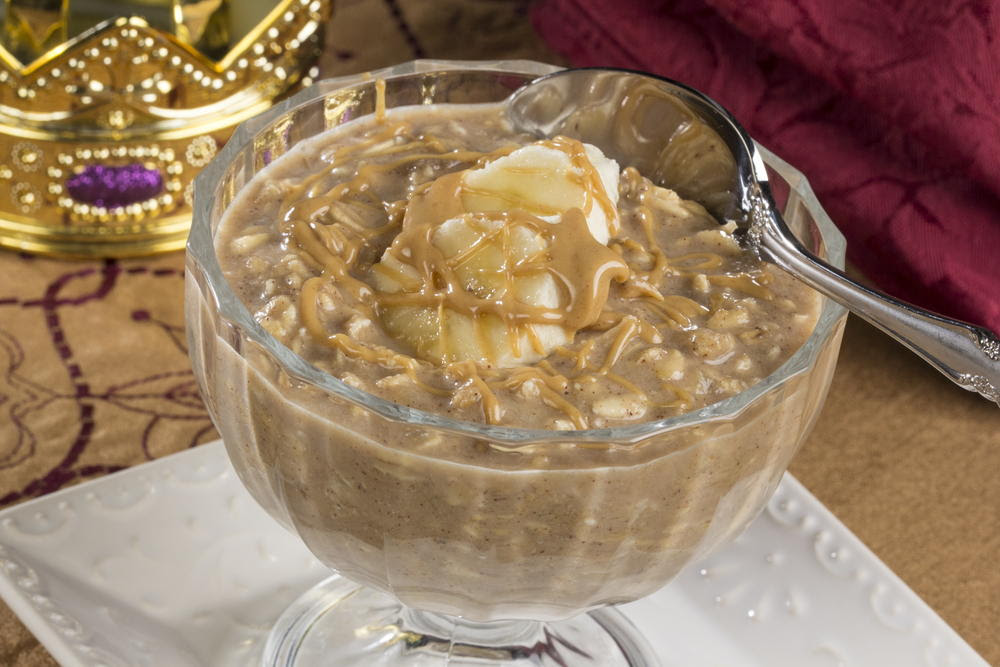 2 cups raw oats 1/2 cup raisins beat together the eggs, oil, vanilla, milk, cinnamon, baking powder, salt and sweet 'n low. The King S Oatmeal Everydaydiabeticrecipes Com
