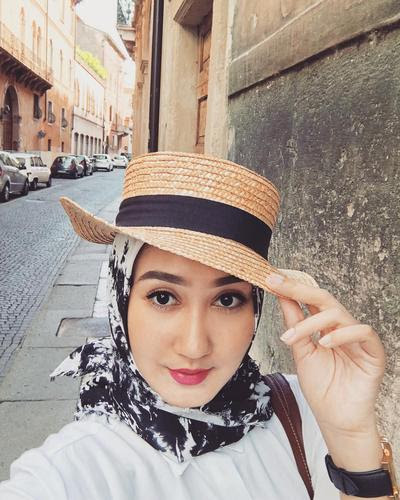Style Hijab  Dengan Topi Kupluk  reihanhijab