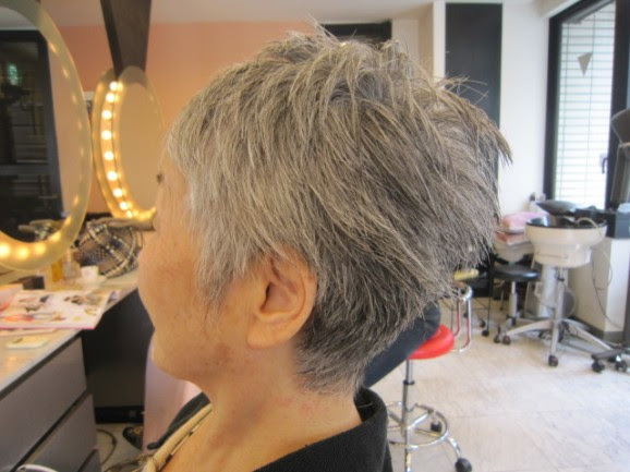 女性 髪型 ショート 70 歳 代 Marika Davituliani