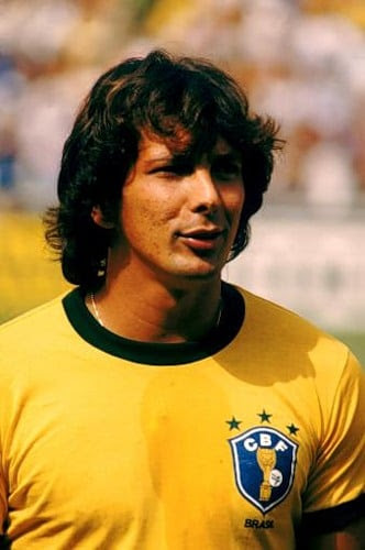 Italia se convirtió así, después de brasil, en el segundo país que lograba tres copas mundiales. Brasil 82 El Futbol Que Cayo Del Cielo Jot Down Cultural Magazine