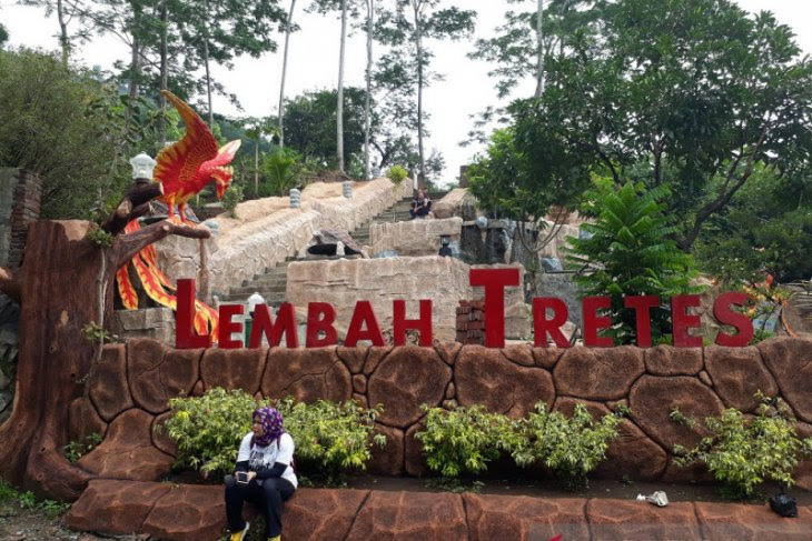 Kenaikan harga tiket masuk taman wisata alam (twa) paling favorit di garut ini adalah imbas dari alih kelola gunung papandayan dari pemerintah, melalui balai konservasi dan sumber daya alam (bksda) kepada pihak swasta, yaitu pt asri indah lestari (ail). Lokasi Dan Jam Buka Lembah Tretes Kediri Persembahan Wisata Terbaru Dari Kota Tahu Yang Siap Untuk Diburu Daka Tour