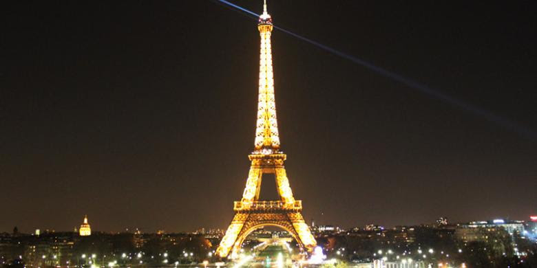 pemandangan kota paris pada malam hari - Pemandanganoce