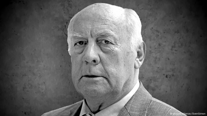 Concrètement, la célèbre enseigne dédiée au sport fournira les tenues des 45 000 volontaires qui participeront à l'organisation de cet évènement planétaire. Decathlon Legende Willi Holdorf Est Mort Allinfo