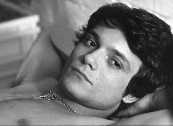 I maneskin hanno infatti raggiunto la fama nazionale che ancora non avevano la suddetta outro c'hai vent'anni ti sto scrivendo adesso prima che sia troppo tardi e farà male il dubbio di non essere nessuno sarai qualcuno se resterai diverso. Massimo Ranieri An Italian Heart Throb Marina S Bloggariffic