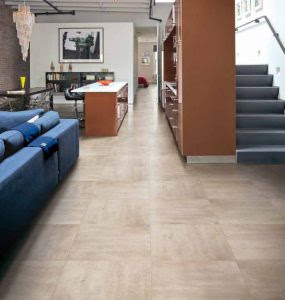 Il y a le système avec cales où nous devons placer une partie plastique dans le joint et une cale vient se loger dans l'espacement de cette partie pour mettre les deux surfaces au même niveau. Comment Utiliser Les Croisillons Auto Nivelant Tessella