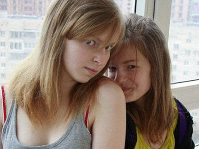 Liberated Minds iRussiani teen imodeli stabbed 140 times 
