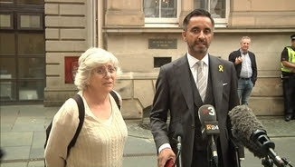 L'exconsellera d'Ensenyament Clara Ponsatí i el seu advocat, Aamer Anwar