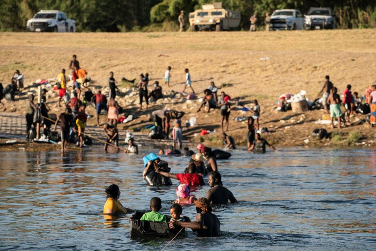 People crossing the US-Mexico border