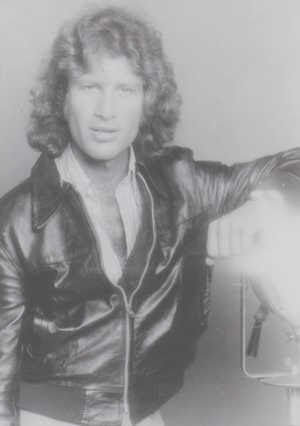 ′′ mike brant, the shooting star ′′ will air friday, march 12 at 21 h05 on france 3. Mike Brant Biography