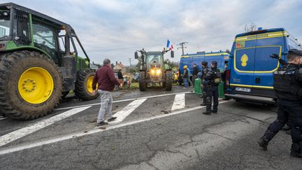 Colère des agriculteurs : 18 conducteurs de tracteurs interpellés pour entrave à la circulation près de Rungis