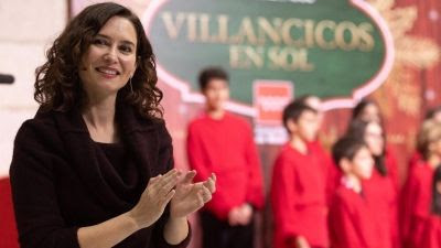 Madrid cierra el programa Villancicos en Sol con la participación de más de un centenar de coros y 4.300 <;hr id=