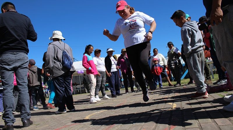 Maybe you would like to learn more about one of these? Juegos Tradicionales Unen A Adultos Mayores Y Sus Nietos En El Parque Maria Clara De Quitumbe Quito Informa