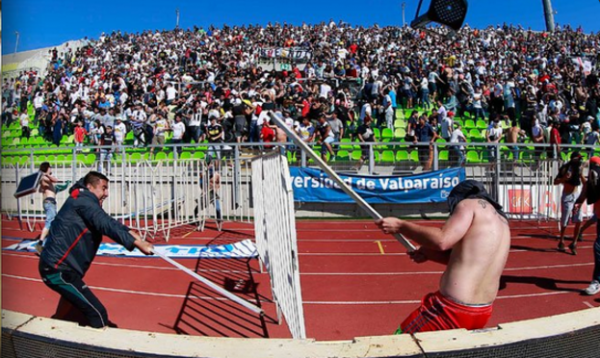 Estadio elías figueroa brander, valparaíso. Colo Colo Santiago Wanderers Fans Fight Cause Cancellation Of Match