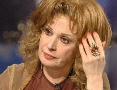 أكثر من مجرّد آداة لإنشاء السيرة. Ù†ÙŠÙ„Ù„ÙŠ ÙÙŠ Ø¹ÙŠØ¯ Ù…ÙŠÙ„Ø§Ø¯Ù‡Ø§ Ø§Ù„ 72 Ù„Ø§ Ø£Ù…Ù„Ùƒ ØµØ¯Ø§Ù‚Ø§Øª Ø¯Ø§Ø®Ù„ Ø§Ù„ÙˆØ³Ø· Ø§Ù„ÙÙ†ÙŠ Ø¨Ø§Ù„ÙÙŠØ¯ÙŠÙˆ Ø¬ÙŠ Ø¨ÙŠ Ø³ÙŠ Ù†ÙŠÙˆØ²