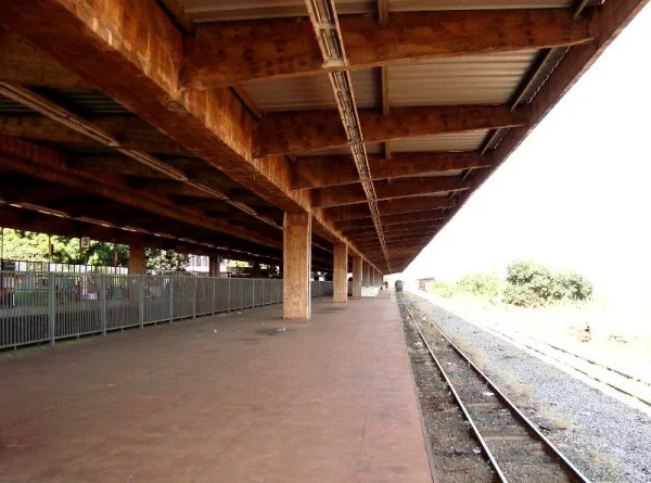 Resultado de imagem para abandono das ferrovias EM Brasília (DF)    fotos