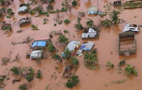 Cyclone kenneth near the coast of mozambique on thursday. Africa Mozambique Cyclone Kenneth Rains And Gusts Of Wind Have Turned The Landscape Into A Landfill Agenzia Fides