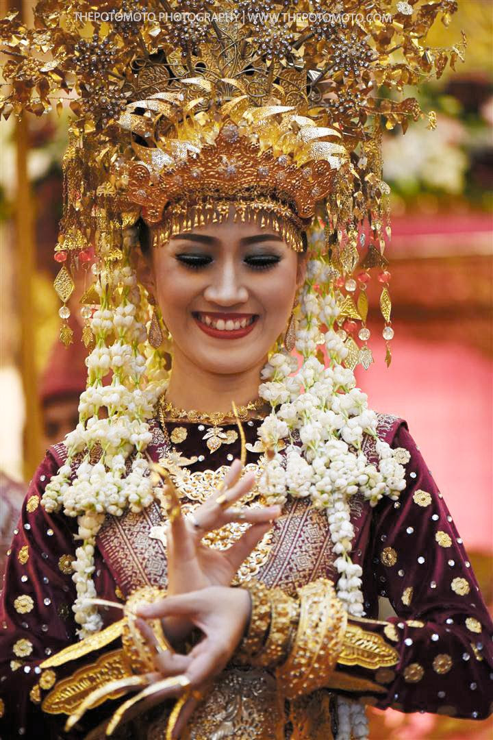 Tarian pagar pengantin  khas Pernikahan Adat  Palembang 