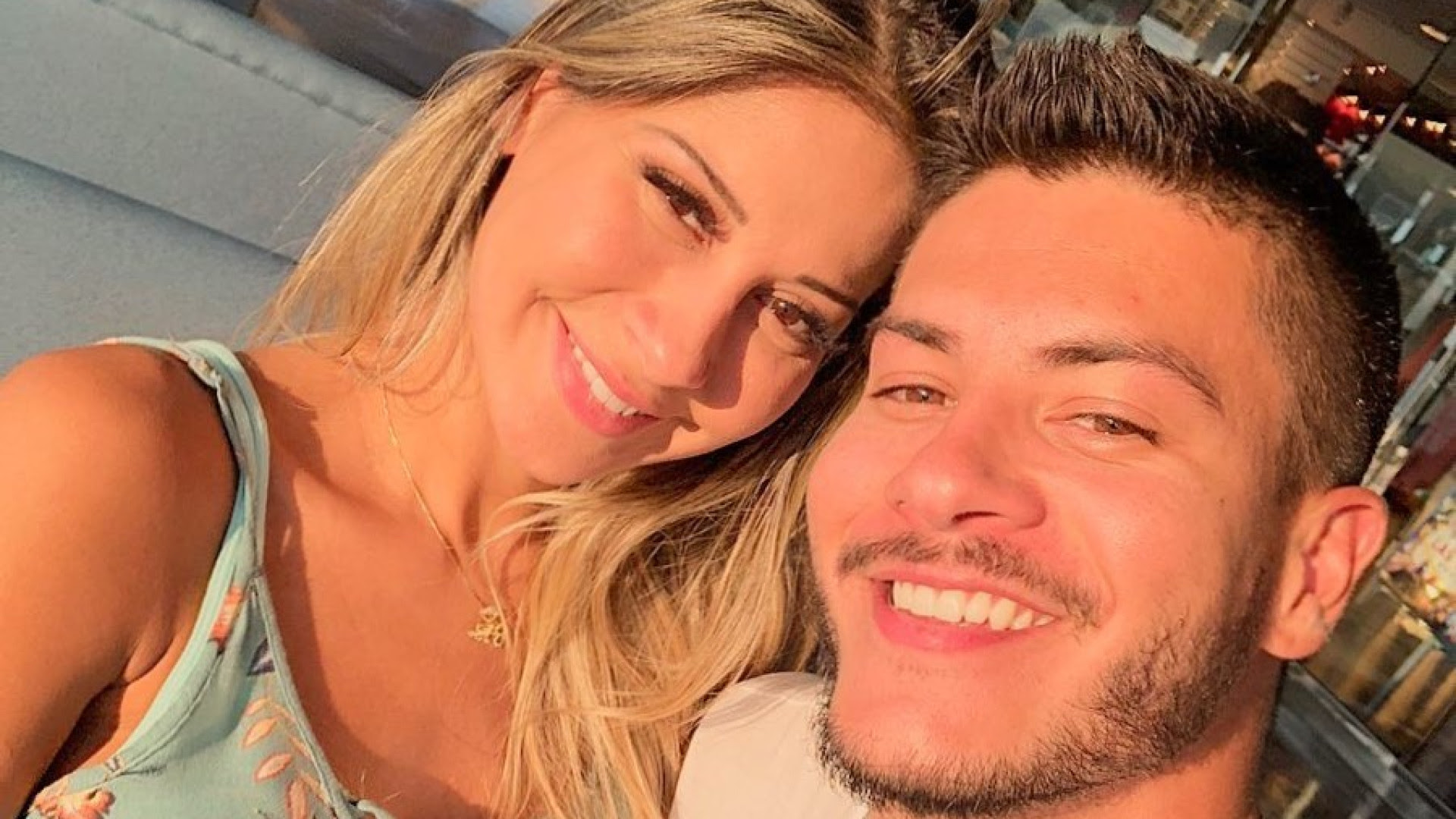 Arthur Aguiar diz que não fazia Maíra Cardi feliz por comer carne vermelha