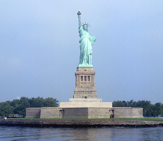 Seitdem ist die bavaria eines der bekanntesten abbilder der patronin des freistaats und beliebtes touristenziel. Leuchttuerme Net Portrait New York Statue Of Liberty