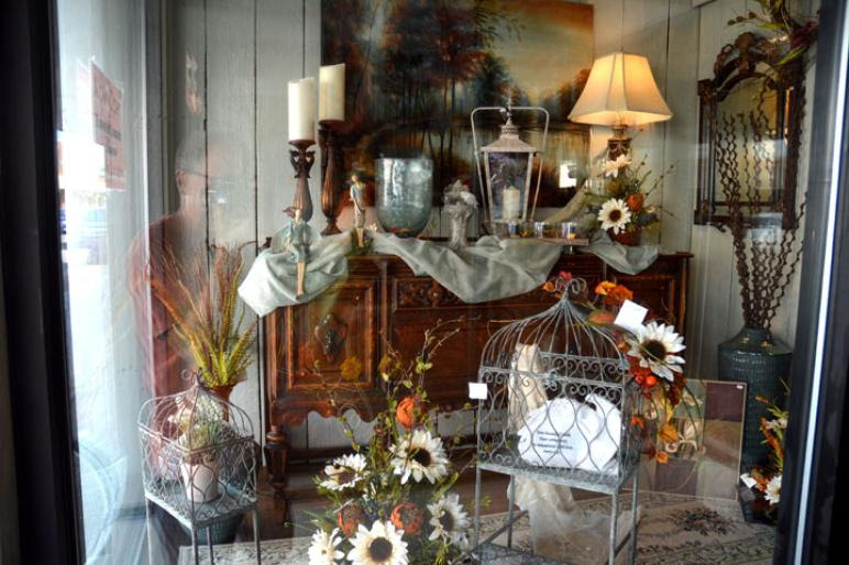 Town & country flowers & gifts proudly serves huntington and the surrounding areas. Town And Country Flowers Officially A North Main Street Business The Bluffton Icon