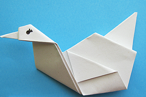 Hier findest du einfache faltanleitungen zum falten von origami tieren. Schwan Falten Bastelanleitung Fur Origami Tier Aus Papier