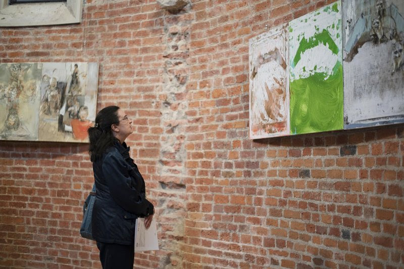 Radek Szlaga, Kill Your Idols, Basilica di San Celso, Milano, 27 settembre - 7 ottobre 2022, Installation view. Ph Francesca Rossi