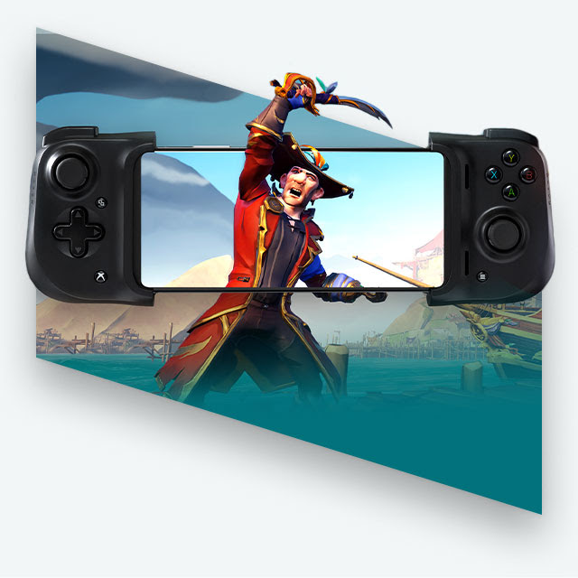 A Sea of Thieves pirate stands triumphantly through a smartphone nestled in a two-section controller frame.