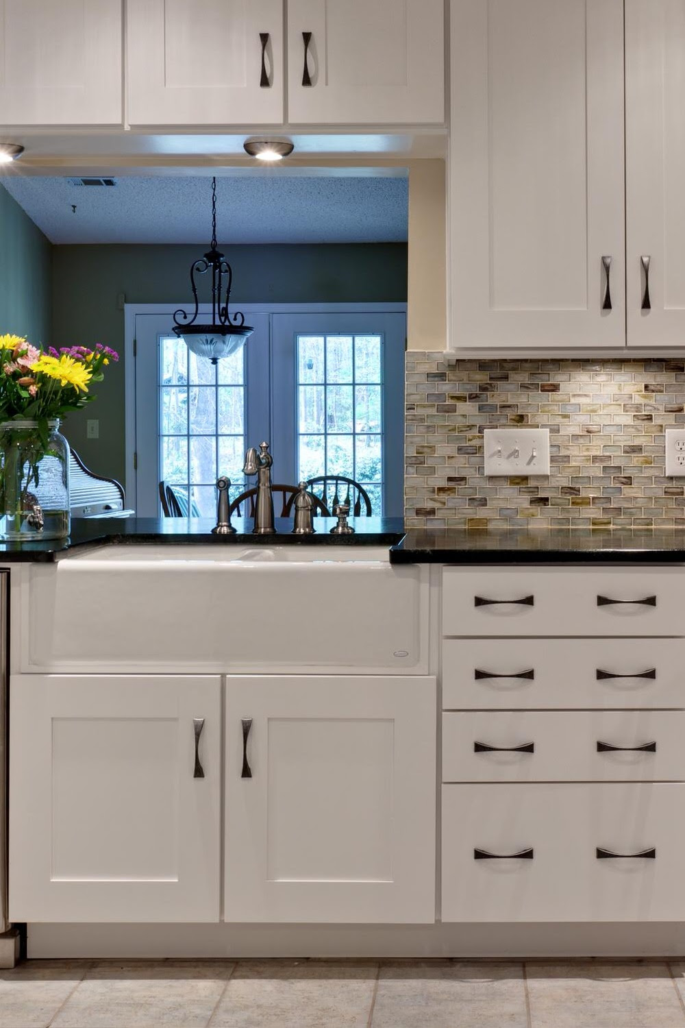Shop our faircrest white shaker cabinets. White Kitchen Cabinets With Black Hardware Countertopsnews