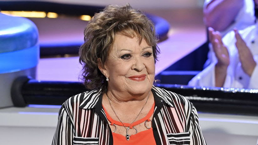 Nahrávejte, sdílejte a stahujte zdarma. Jirina Bohdalova Ma 90 Dnes Uz Pracujem Len Pre Radost A Hlavu Si Lamem Iba Tym Co Mozem Ovplyvnit Z Obrazovky I Spoza Nej Koktail Pravda Sk